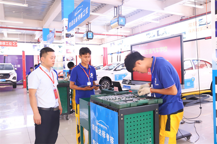 “萬(wàn)通杯”第十二屆全國(guó)汽車技能大賽—新生工具復(fù)位決賽圓滿結(jié)束